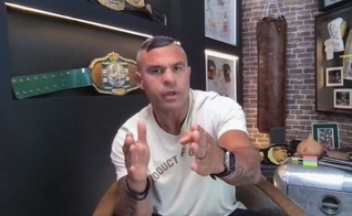 Vitor Belfort no Podcast “Café com Eles”. (Foto: Reprodução/Guiame).