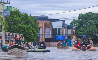 O RS vive a pior enchente de sua história. (Foto: Divulgação/Julio Ferreira/PMPA).