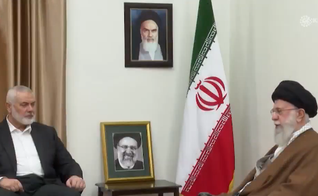 Reunião entre o líder do Irã, Ali Khamenei e o representante do Hamas, Ismail Haniyeh. (Captura de tela/X/Khamenei Media)