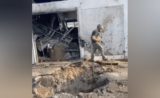 O centro destruído. (Foto: Christian News Wire)