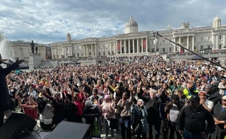 Uma multidão ouviu o Evangelho no centro de Londres. (Foto: Instagram/Jean-Luc Trachsel Ministries).