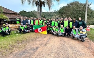 Comitiva “Entre Amigos” com pastores que viajaram em missão ao RS. (Foto: Arquivo pessoal)