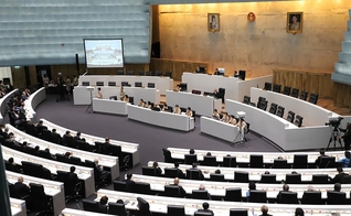 Chantra Hall, local de reunião do Senado da Tailândia. (Foto: Wikipedia)