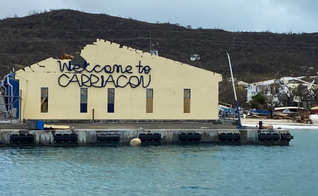 Igreja em Carriacou, com população de 9.600 habitantes, sofreu grandes danos pelo furacão Beryl. (Foto: Chrispin Hosten)