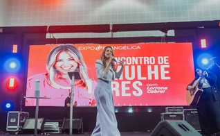 Lorrane Cabral ministrou no Encontro de Mulheres na Expoevangélica 2024. (Foto: Expoevangélica/@diggamais).