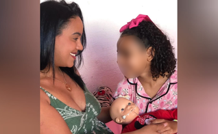 Hellen e a filha Lara. (Foto: Instagram/Hellen Souza).