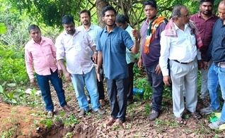Cristãos no enterro de Bindu Sodi no Distrito de Dantewada, estado de Chhattisgarh, Índia. (Foto: Morning Star News)