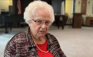 A idosa Hulda Erdman. (Captura de tela/YouTube/ KFYR-TV)