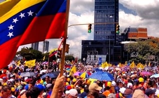 Manifestantes em Caracas, Venezuela, 2014. (Foto: Diego Urdaneta/Wikipedia)