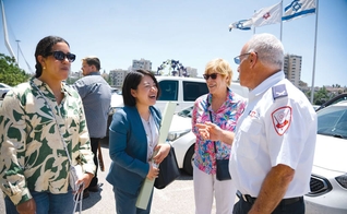Megumi Tabata na sede da Magen David Adom, em Jerusalém. (Foto: Michio Nagata)