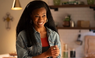 Priscilla Shirer, no papel da mãe de Isaías, Aspen Kennedy. (Imagem: Divulgação)