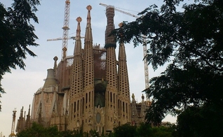 Igreja Sagrada Família, em Barcelona, projetada por Antoni Gaudí. (Foto: Pixabay/Spinheike)