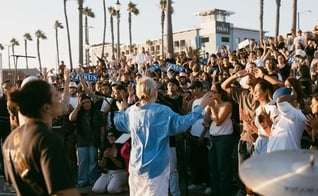 Dezenas de pessoas se renderam a Jesus no evento. (Foto: Instagram/California Will Be Save).