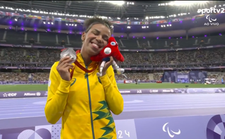 Rayane Soares ganhou o ouro nas Paralimpíadas. (Foto: Reprodução/SportTV/Globoplay).