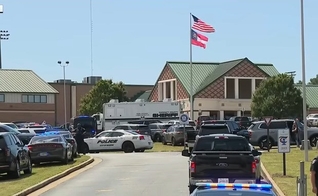 Tiroteio em escola na Geórgia, EUA. (Captura de tela/ YouTube/FOX 5 News)
