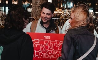 Centenas de jovens evangelizam no centro de Londres. (Foto: Steiger).