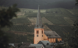 Igreja em uma região rural da Alemanha. (Foto ilustrativa: Unsplash/Dylan Leagh)