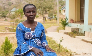 A missão está encorajando a Igreja a orar pelos cristãos perseguidos na África. (Foto: Reprodução/Portas Abertas)