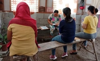 Mulheres estudando a Bíblia. (Foto: Reprodução/IMB)