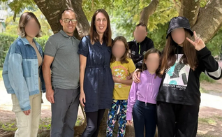 Pastor Beau Shroyer com sua esposa e filhos. (Foto: Igreja Lakes Area Vineyard)