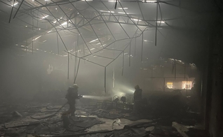 O Centro Evangelístico da Assembleia de Deus de Porto Alegre (CEAD) foi devastado pelas chamas. (Foto: Redes sociais).