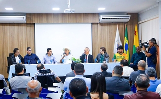 Cerimônia de assinatura da lei “Bíblia nas Escolas”. (Foto: Marcos Araújo/Assecom).