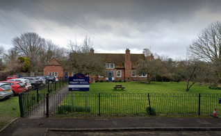 Wherwell Primary School in Andover. (Foto: Captura de tela/Google Maps).