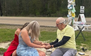 Les Fogleman no posto de oração. (Foto: Reprodução/Baptist Press)