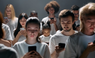 Estudo mostra que a Geração Z é a mais solitária. (Foto ilustrativa:  Pexels/cottonbro studio)