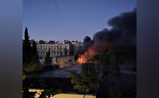 A igreja do complexo franciscano Terra Santa College foi atingido por uma bomba. (Foto: Portas Abertas).