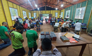 Culto de entrega do Pentateuco na língua Akwẽ-Xerente. (Foto: JMN).
