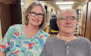Rick Hanneman e sua esposa Susan. (Foto: Reprodução/AG News)