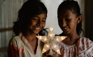 Crianças no Natal. (Foto: Reprodução/Portas Abertas)