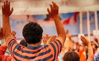 Cristãos na Índia. (Foto: Reprodução/Unsplash/Tofin Creations)