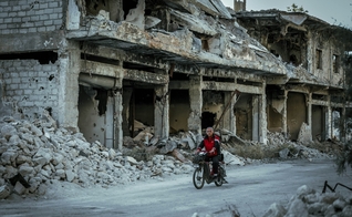 Após anos de guerra civil, muitos cristãos foram deslocados de suas casas. (Foto: Unsplash/Mahmoud Sulaiman)