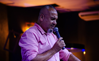 Luciano Regis: “Ouvir a voz de Deus transforma nossas vidas”. (Foto: Projeto Restaurando Vidas)