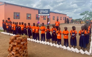 Crianças durante a inauguração das salas de aula. (Foto: Marcos Corrêa/Portal Guiame)