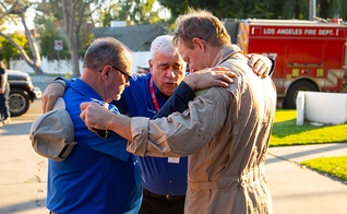 Uma equipe de capelães da Billy Graham Evangelistic Association já está na Califórnia. (Foto: BGEA).
