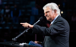 Franklin Graham na turnê ‘God Loves You’ em Birmingham, Inglaterra. (Foto: Associação Evangelística Billy Graham)