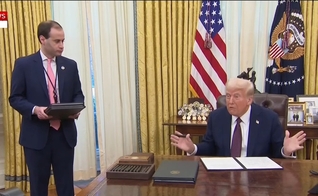 Donald Trump perdoa 23 ativistas antiaborto. (Captura de tela/YouTube/Sky News Austrália)