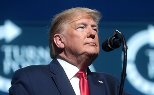 Donald Trump em evento organizado pela Turning Point USA em 2019. (Foto: Gage Skidmore/Wikimedia Commons)