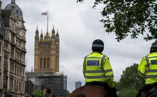 Guia para policiais ingleses contém recomendações da ideologia woke. (Foto ilustrativa: Unsplash/James Eades)
