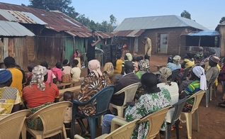 Musa B. Musa evangelizando em tribo Fulani. (Foto: Facebook/Evang Musa BM)