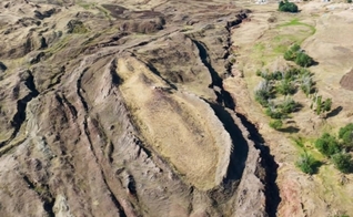A formação Durupinar no Monte Ararate. (Foto: Reprodução/YouTube/Discovered Media).