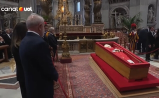 Lula, Janja, Dilma e comitiva de aliados vão a velório do papa Francisco no Vaticano. (Captura de tela/YouTube/UOL)