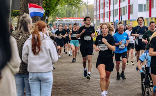 O grupo “Run for Jesus” evangelizou durante a Maratona de Roterdã. (Foto: Instagram/Run for Jesus).