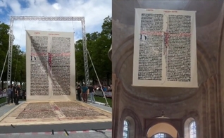 A primeira página do evangelho de João mede 35 metros quadrados. (Foto: Reprodução/Instagram/Int. Gutenberg-Gesellschaft).