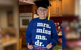 Virginia J. Morelock recebe o título de doutora aos 94 anos. (Foto: arquivo pessoal)