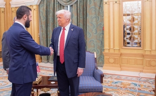 Trump e Ahmed al-Sharaa em Riade. (Foto: X/Ahmed al-Sharaa)