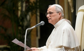 Papa Leão em discurso a diplomatas no Vaticano. (Foto: Vatican Media).